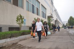 國慶中秋 員工“有?!? /></div>
<div id=